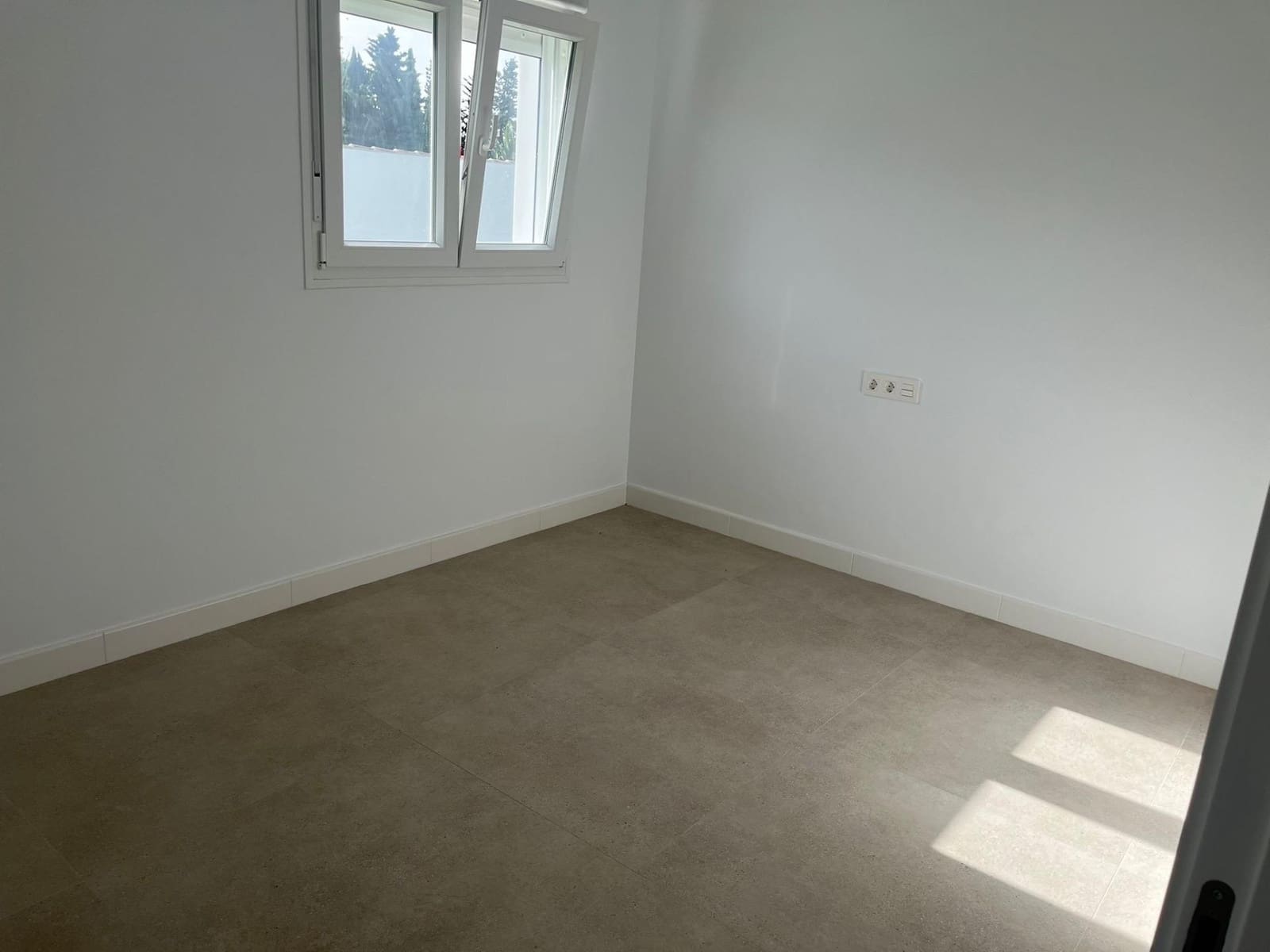 Chalet de 3 habitaciones en Chiclana de la Frontera en venta - 450.000 € (Ref: 9220158)