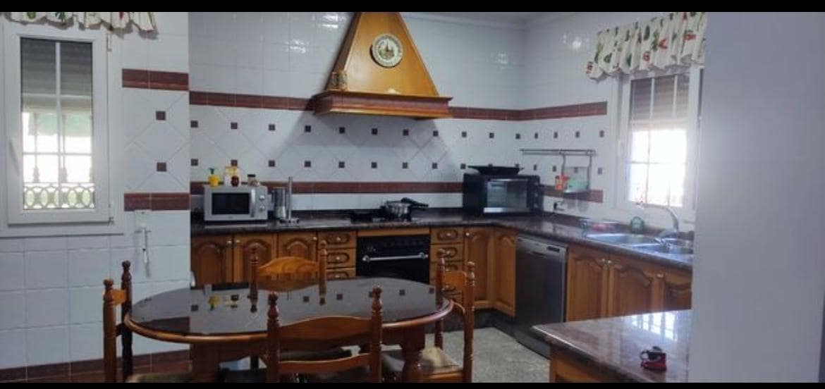 Chalet de 3 habitaciones en Chiclana de la Frontera en venta con piscina - 430.000 € (Ref: 9446611)