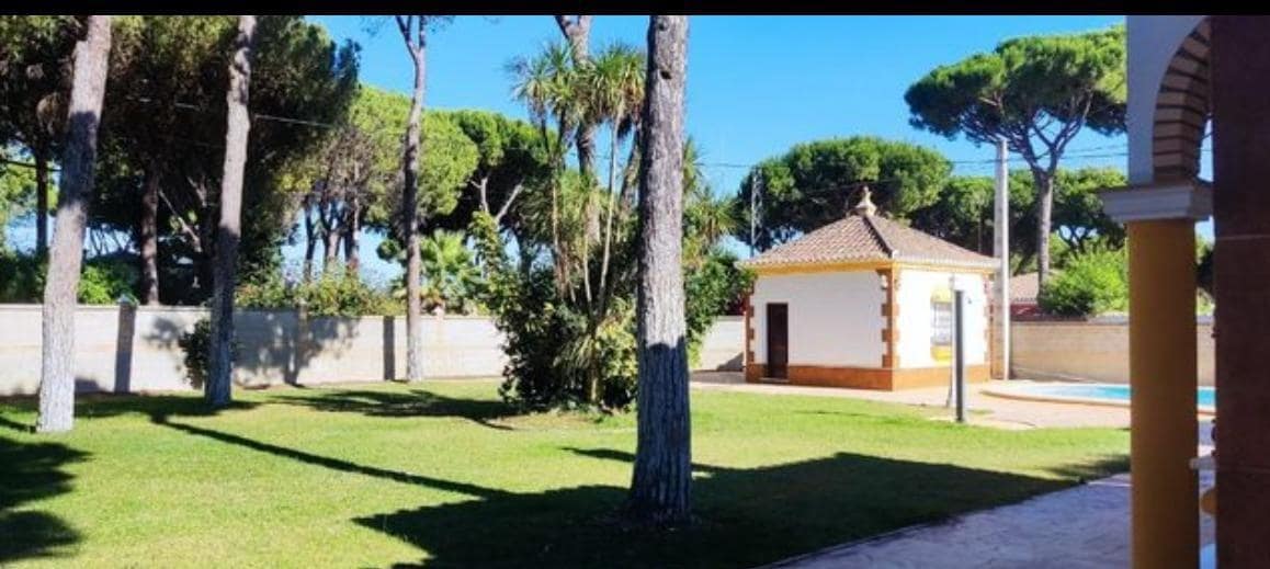 Chalet de 3 habitaciones en Chiclana de la Frontera en venta con piscina - 430.000 € (Ref: 9446611)