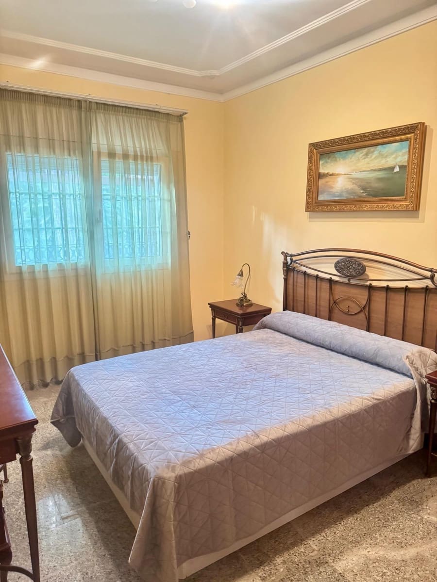 3 bedroom Villa for sale in Chiclana de la Frontera with pool - € 430,000 (Ref: 9446611)