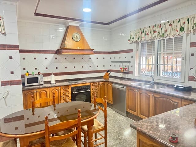 3 soverom Villa til salgs i Chiclana de la Frontera med svømmebasseng - € 430 000 (Ref: 9446611)