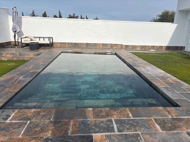 2 soveværelse Villa til salg i Chiclana de la Frontera med swimmingpool - € 220.000 (Ref: 9449596)