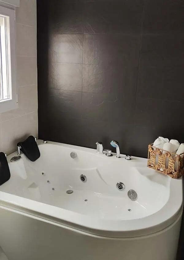 4 bedroom Villa for sale in Chiclana de la Frontera with pool - € 390,000 (Ref: 9504485)