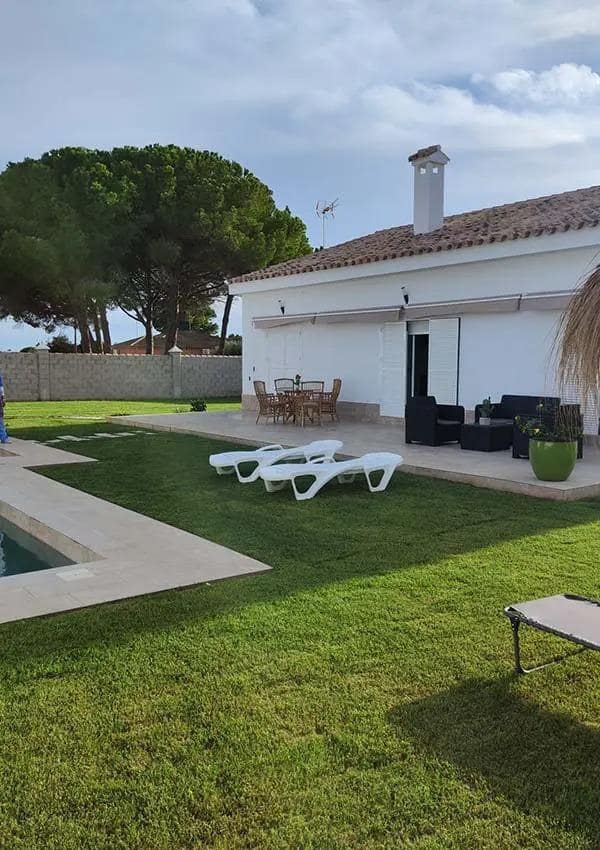 4 bedroom Villa for sale in Chiclana de la Frontera with pool - € 390,000 (Ref: 9504485)