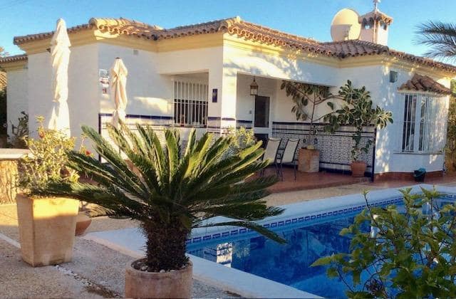 3 bedroom Villa for sale in Chiclana de la Frontera - € 335,000 (Ref: 9583056)