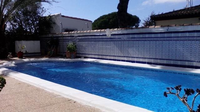 3 bedroom Villa for sale in Chiclana de la Frontera - € 335,000 (Ref: 9583056)