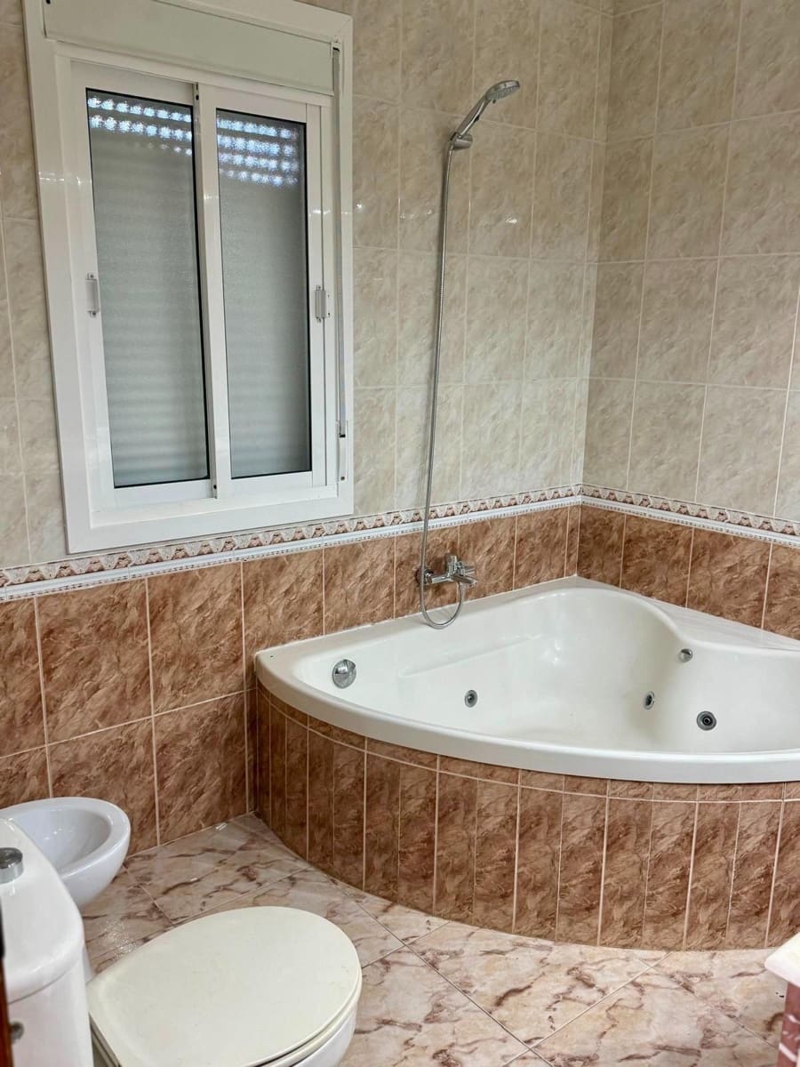 3 slaapkamer Villa te koop in Chiclana de la Frontera met zwembad - € 255.000 (Ref: 9770819)