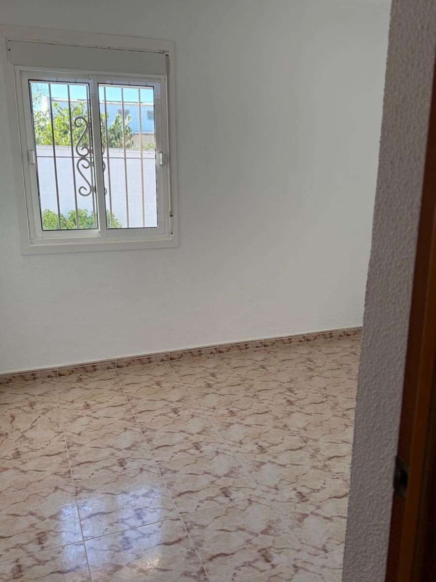 3 slaapkamer Villa te koop in Chiclana de la Frontera met zwembad - € 255.000 (Ref: 9770819)