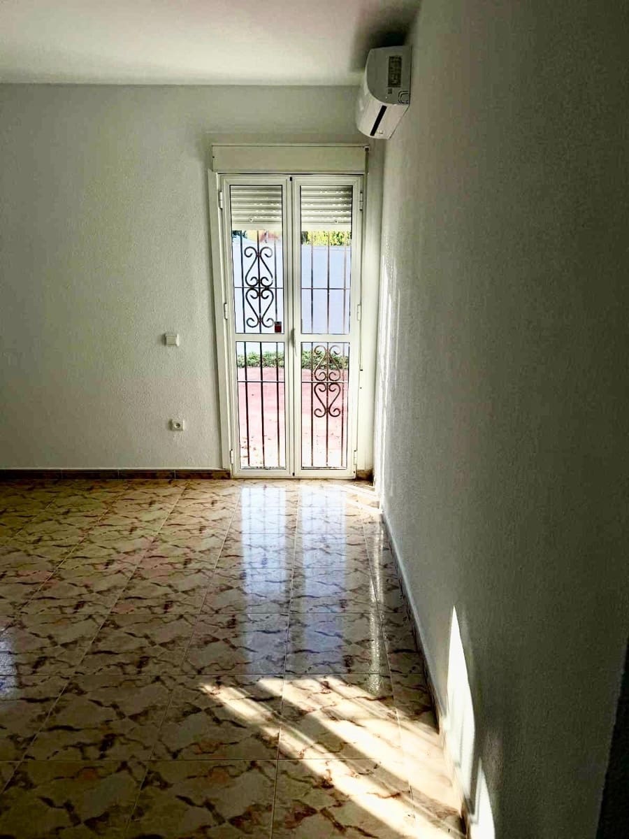 3 slaapkamer Villa te koop in Chiclana de la Frontera met zwembad - € 255.000 (Ref: 9770819)