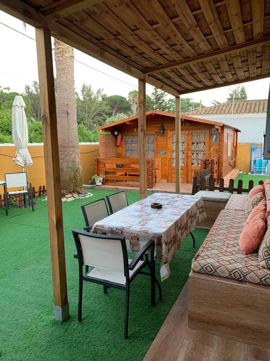 3 slaapkamer Villa te koop in Chiclana de la Frontera met zwembad - € 260.000 (Ref: 9770820)