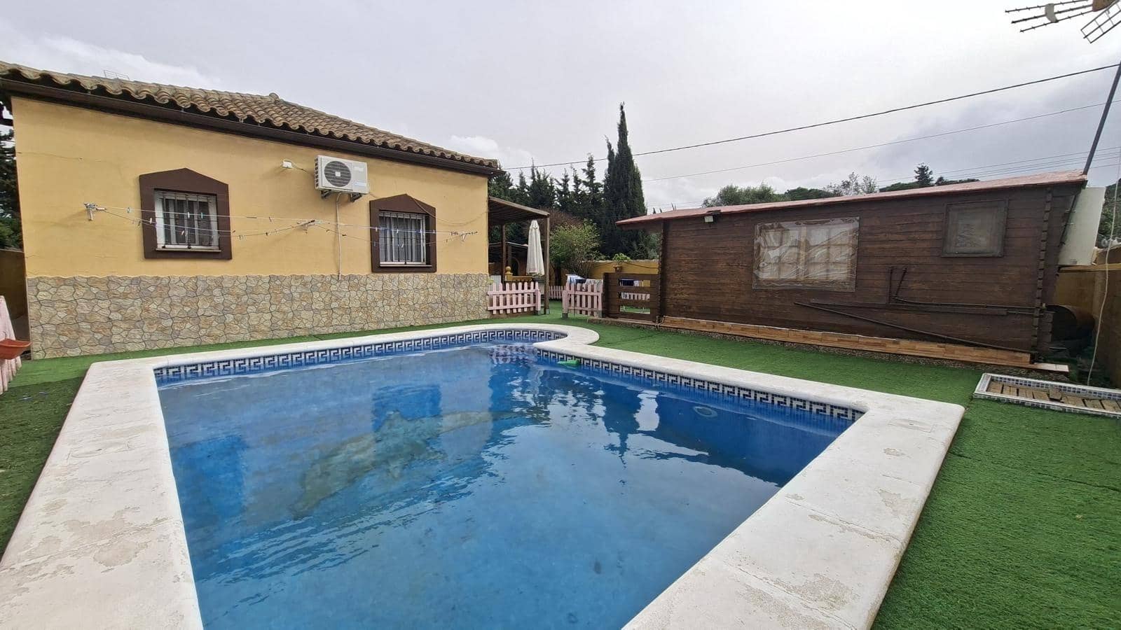 3 slaapkamer Villa te koop in Chiclana de la Frontera met zwembad - € 260.000 (Ref: 9770820)