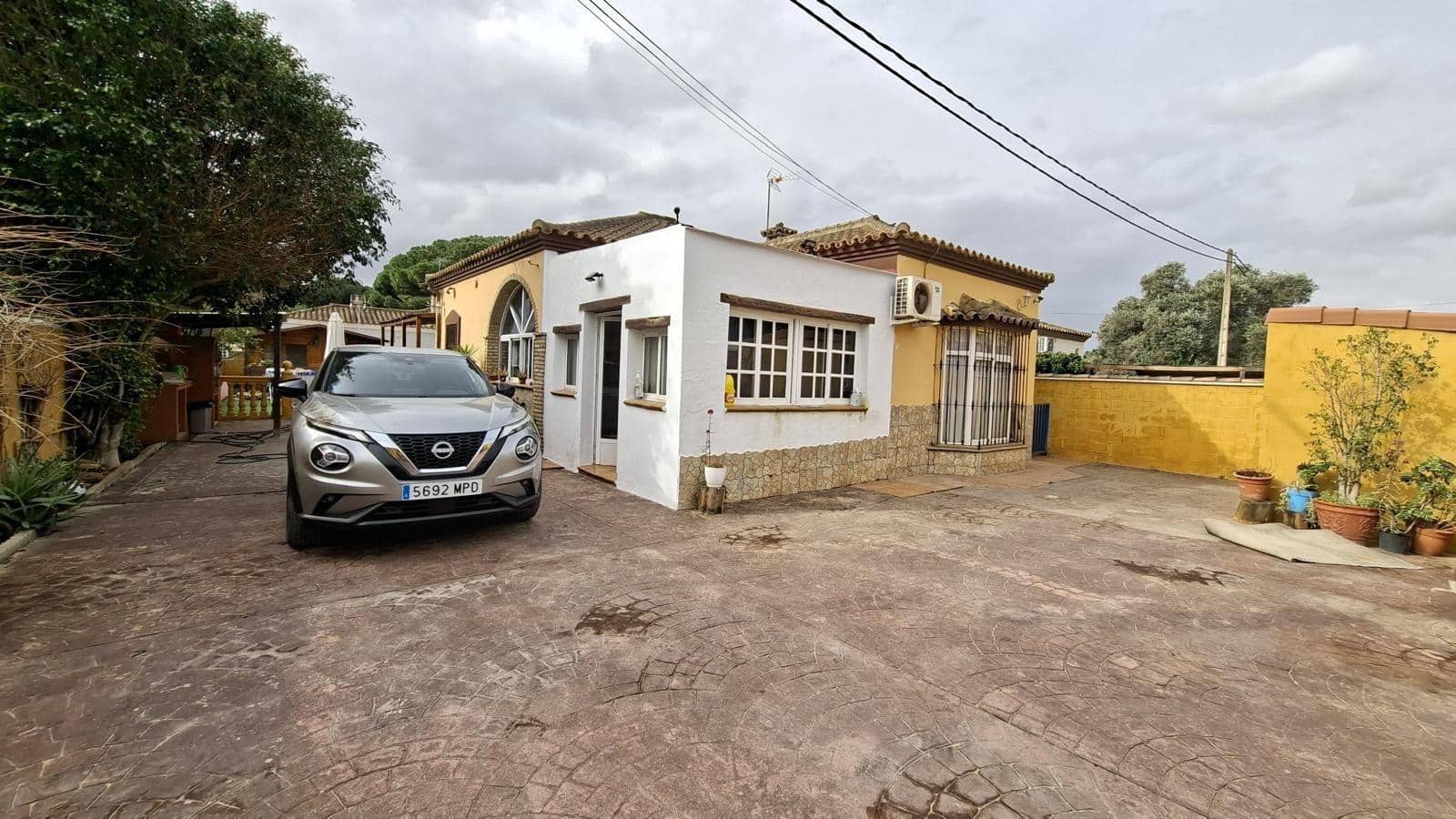 3 slaapkamer Villa te koop in Chiclana de la Frontera met zwembad - € 260.000 (Ref: 9770820)