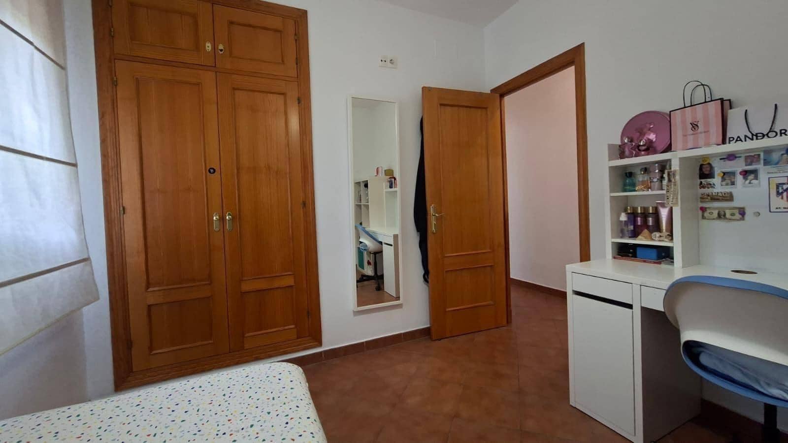 3 slaapkamer Villa te koop in Chiclana de la Frontera met zwembad - € 260.000 (Ref: 9770820)