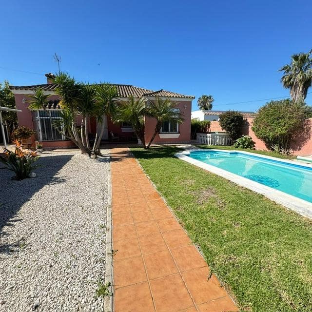 4 sypialnia Willa na sprzedaż w Chiclana de la Frontera z basenem - 325 000 € (Ref: 9778339)