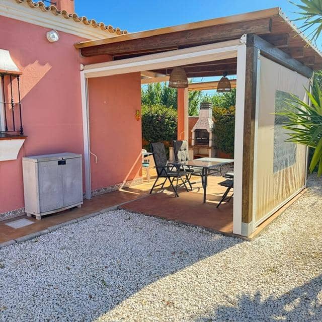 4 sypialnia Willa na sprzedaż w Chiclana de la Frontera z basenem - 325 000 € (Ref: 9778339)