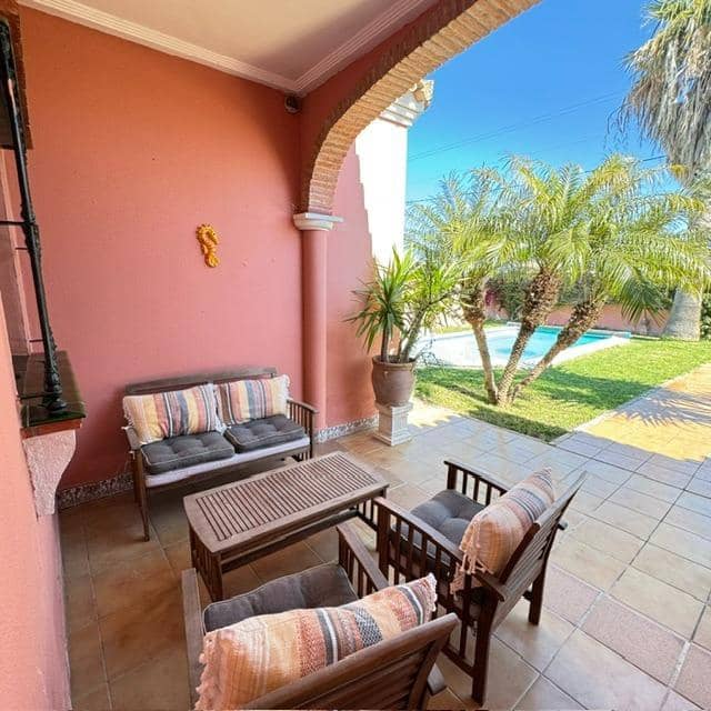 4 sypialnia Willa na sprzedaż w Chiclana de la Frontera z basenem - 325 000 € (Ref: 9778339)