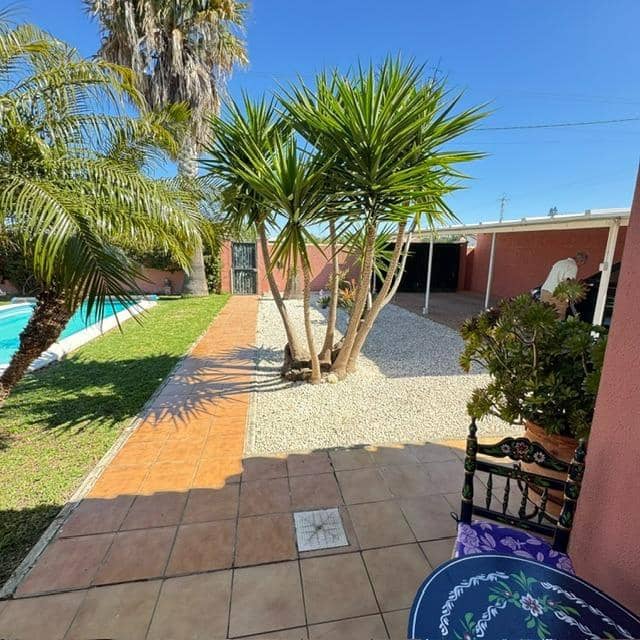 4 sypialnia Willa na sprzedaż w Chiclana de la Frontera z basenem - 325 000 € (Ref: 9778339)