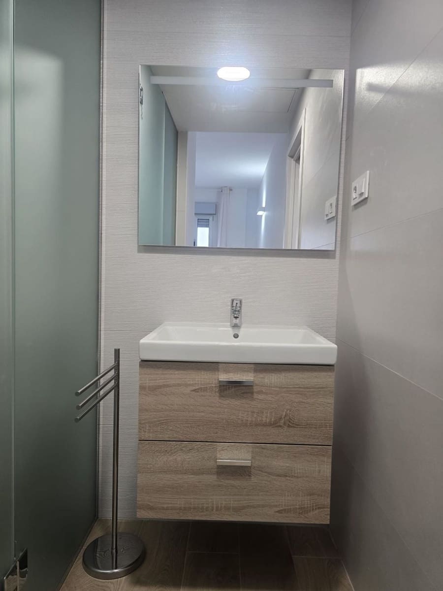 Apartamento de 2 habitaciones en Las Palmas de Gran Canaria en alquiler con garaje - 1.000 € (Ref: 10016907)