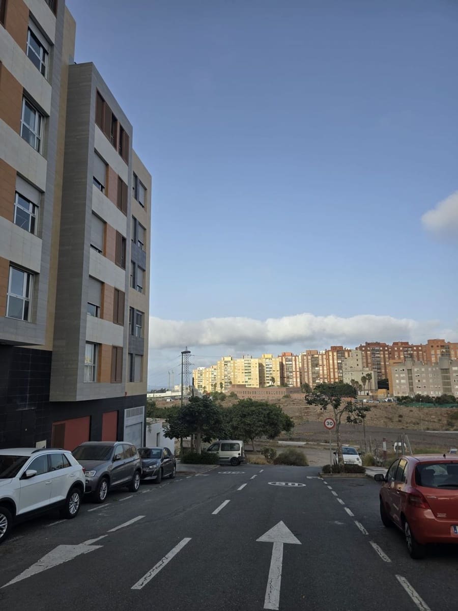 Apartamento de 2 habitaciones en Las Palmas de Gran Canaria en alquiler con garaje - 1.000 € (Ref: 10016907)