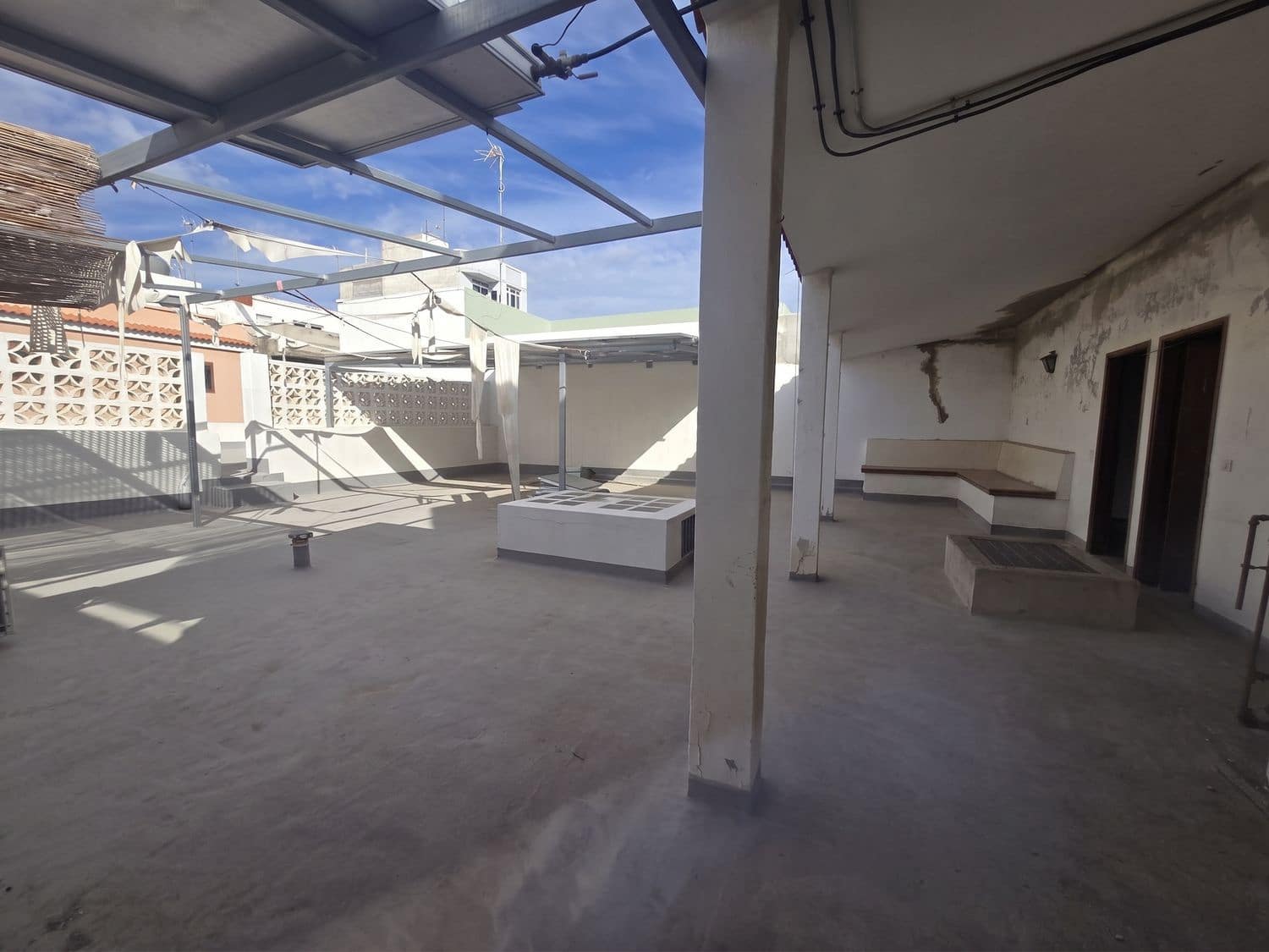 7 bedroom Townhouse for sale in Telde with garage - € 297,000 (Ref: 10025061)