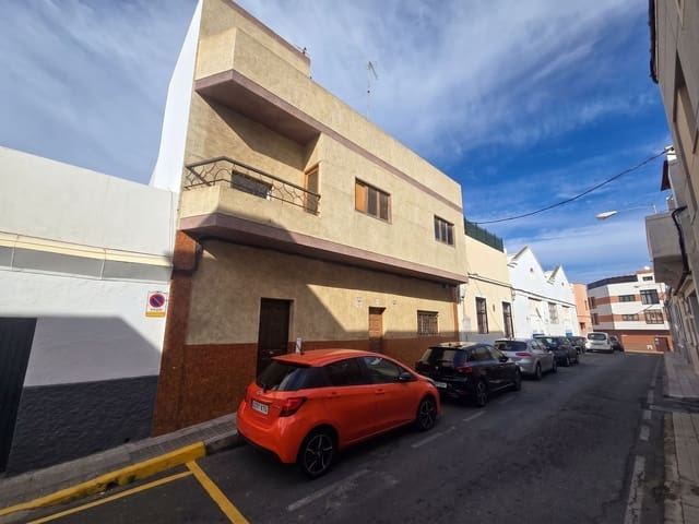 7 sypialnia Dom na sprzedaż w Telde z garażem - 297 000 € (Ref: 10025061)