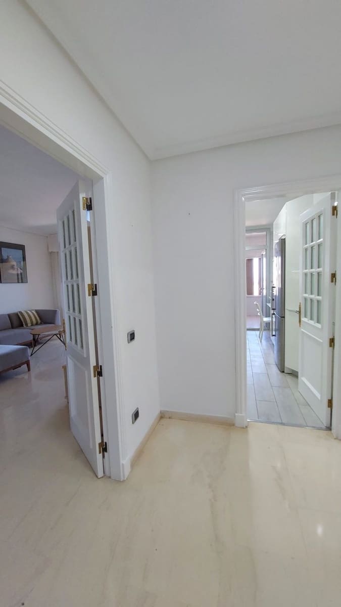3 bedroom Apartment for rent in Las Palmas de Gran Canaria with garage - € 2,600 (Ref: 10033292)