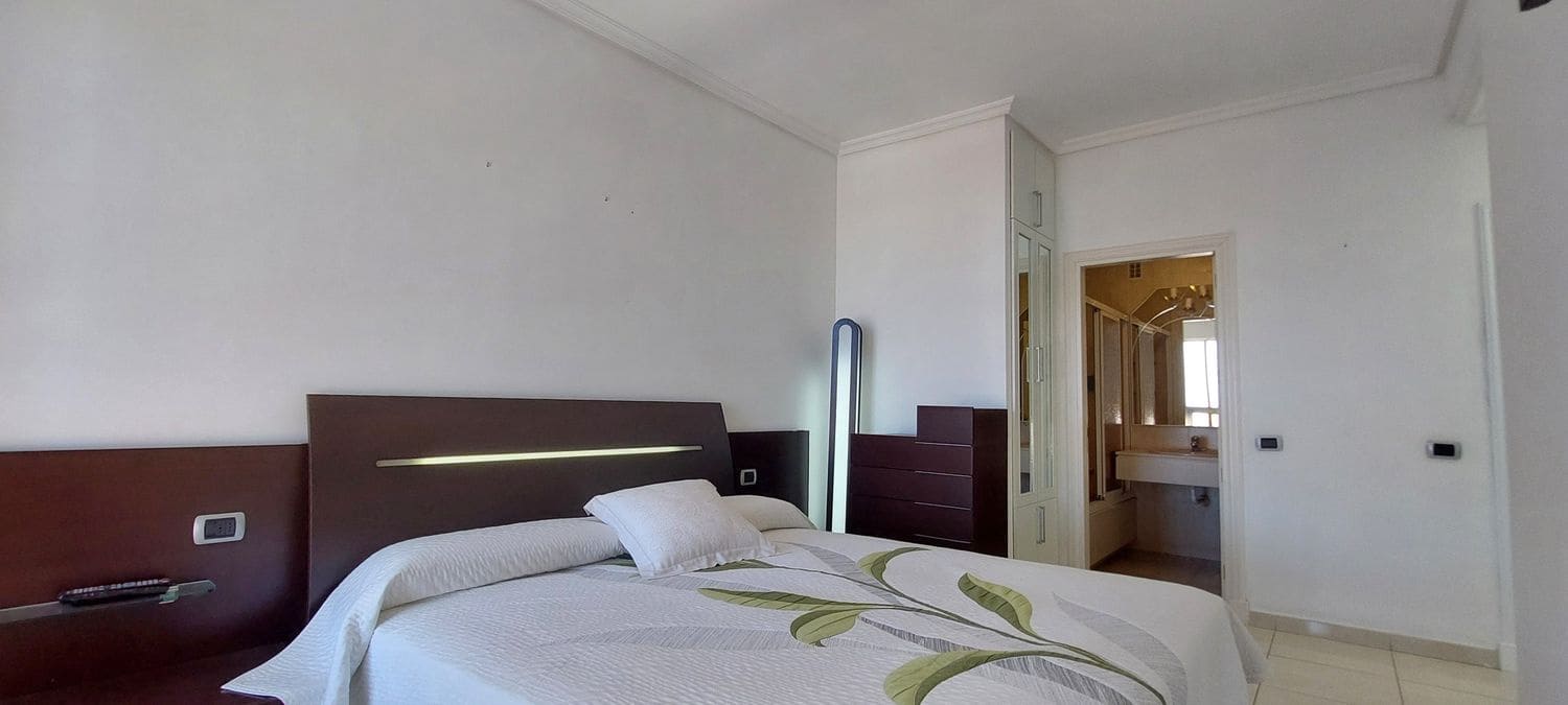 3 bedroom Apartment for rent in Las Palmas de Gran Canaria with garage - € 2,600 (Ref: 10033292)