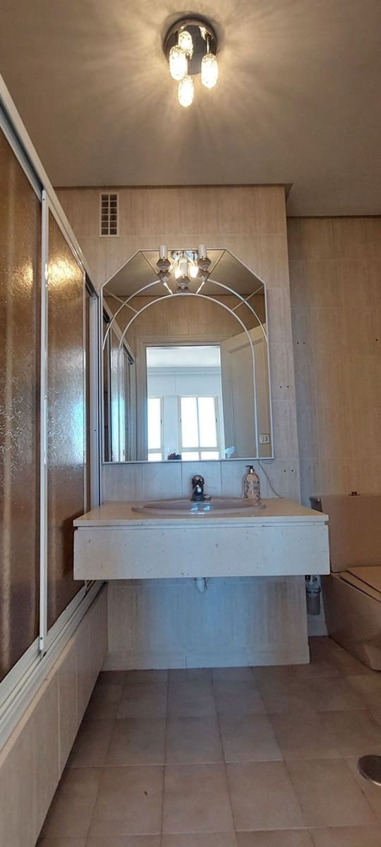 3 bedroom Apartment for rent in Las Palmas de Gran Canaria with garage - € 2,600 (Ref: 10033292)