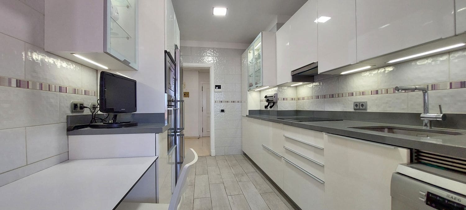 3 bedroom Apartment for rent in Las Palmas de Gran Canaria with garage - € 2,600 (Ref: 10033292)