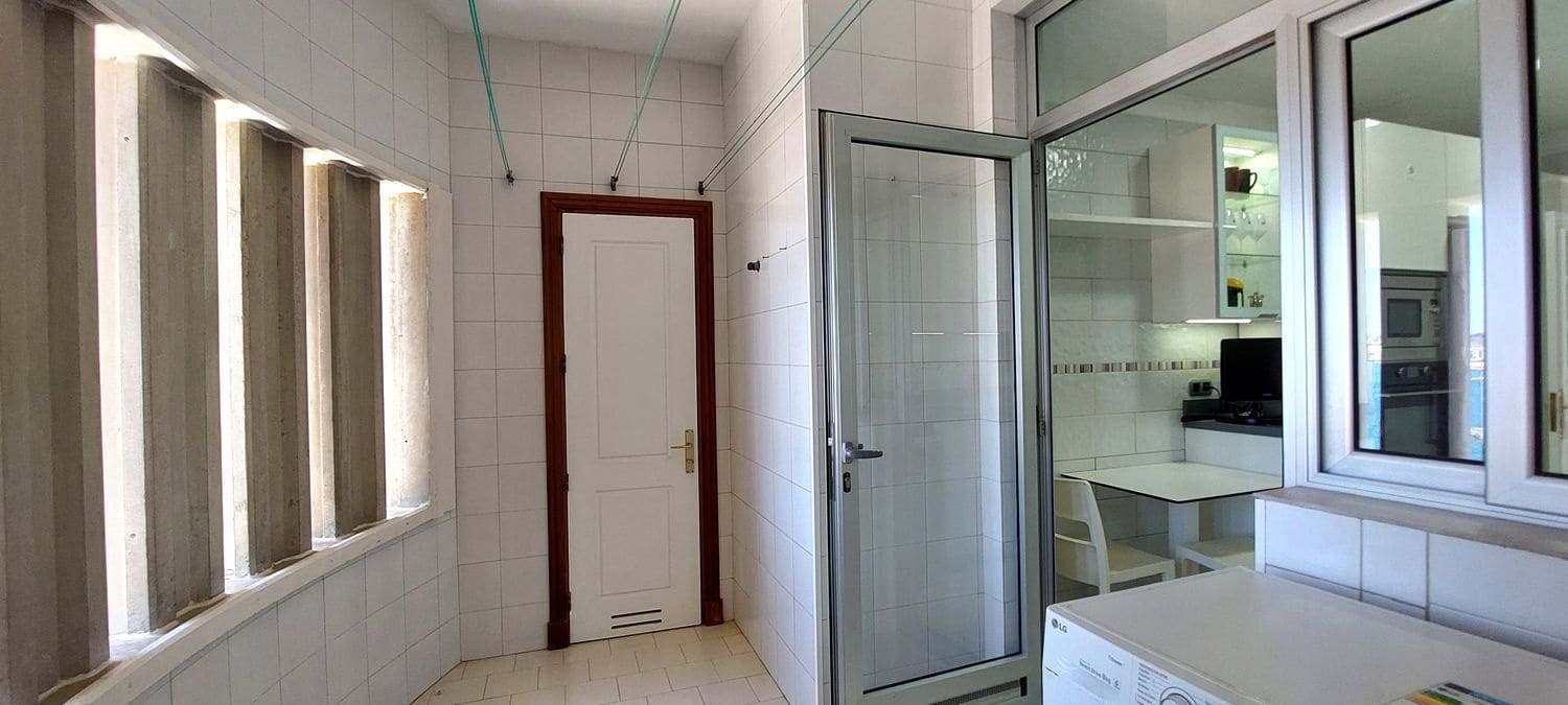 3 bedroom Apartment for rent in Las Palmas de Gran Canaria with garage - € 2,600 (Ref: 10033292)