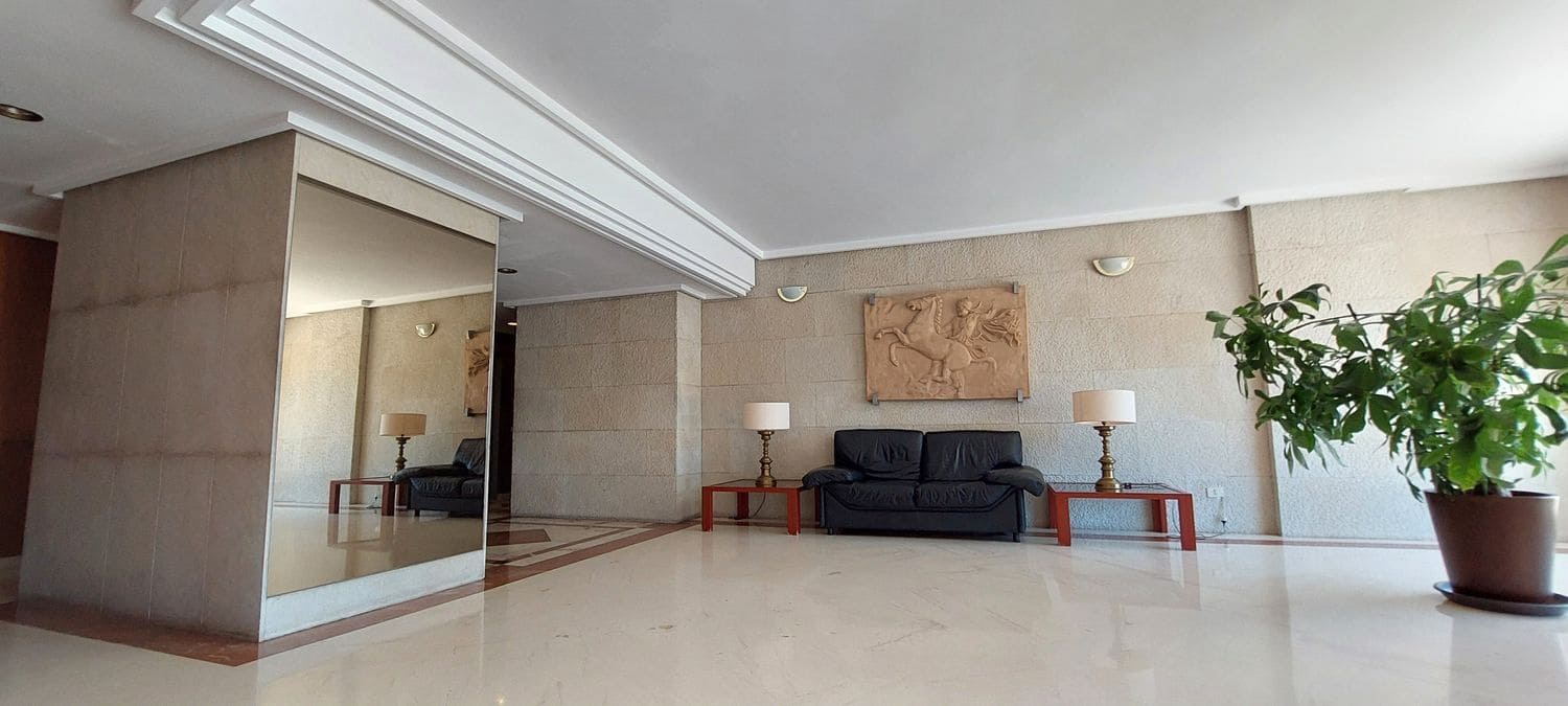 3 bedroom Apartment for rent in Las Palmas de Gran Canaria with garage - € 2,600 (Ref: 10033292)