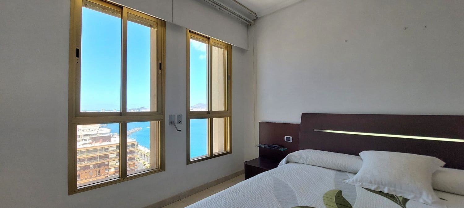 3 bedroom Apartment for rent in Las Palmas de Gran Canaria with garage - € 2,600 (Ref: 10033292)