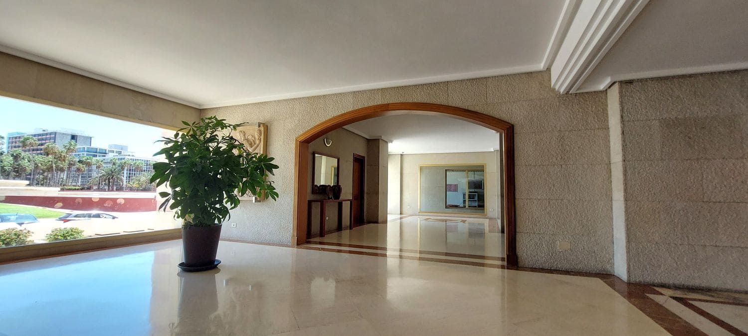 3 bedroom Apartment for rent in Las Palmas de Gran Canaria with garage - € 2,600 (Ref: 10033292)