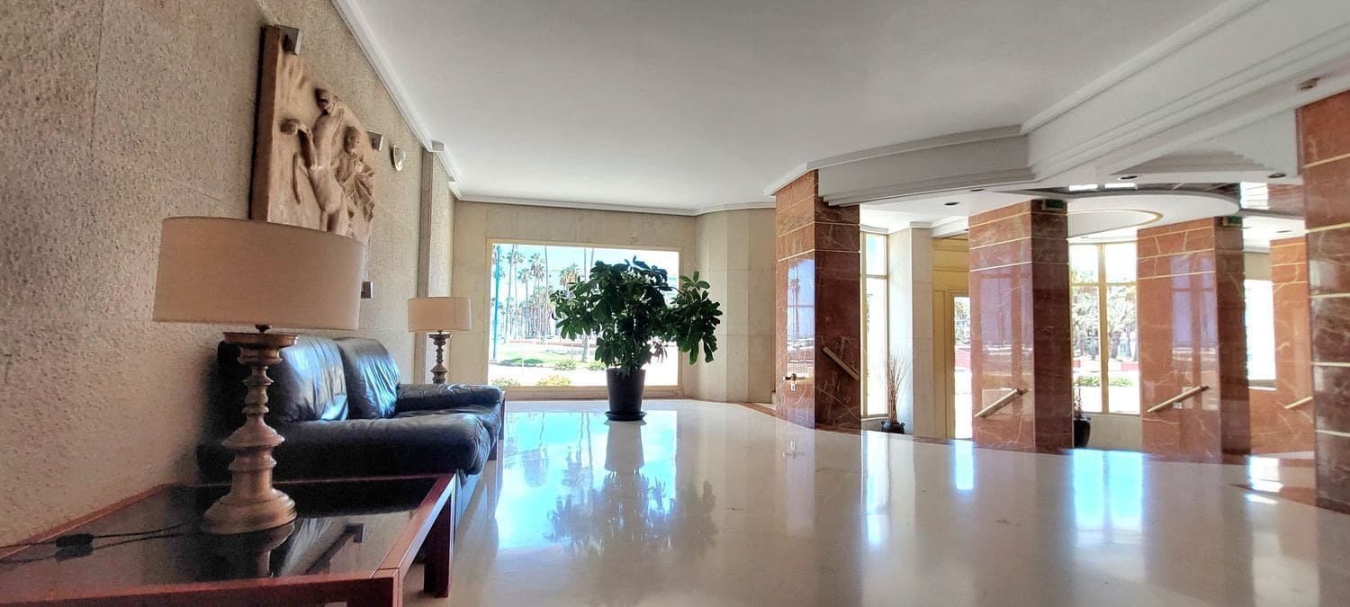 3 bedroom Apartment for rent in Las Palmas de Gran Canaria with garage - € 2,600 (Ref: 10033292)