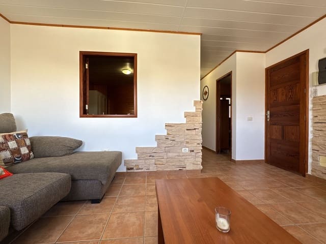 4 chambre Maison de Ville à vendre à Carretera Centro, Las Palmas de Gran Canaria avec garage - 245 000 € (Ref: 10040241)