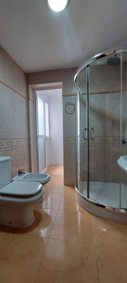 3 soverom Leilighet til leie i Santa Lucia de Tirajana med garasje - € 850 (Ref: 10054524)