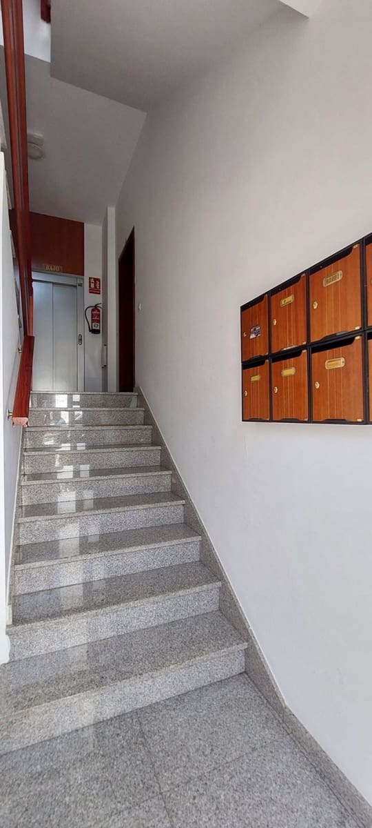 3 soverom Leilighet til leie i Santa Lucia de Tirajana med garasje - € 850 (Ref: 10054524)