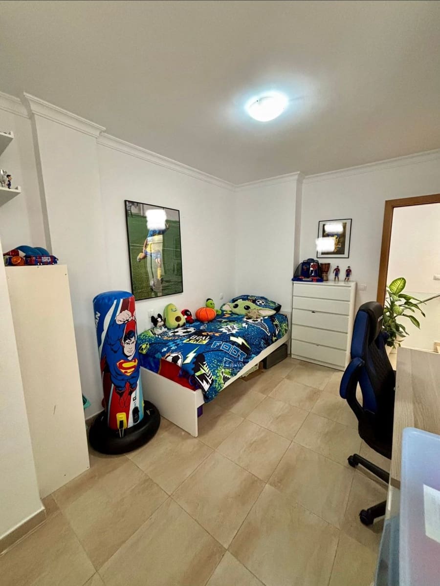 3 bedroom Apartment for sale in Las Palmas de Gran Canaria with garage - € 259,000 (Ref: 10054525)