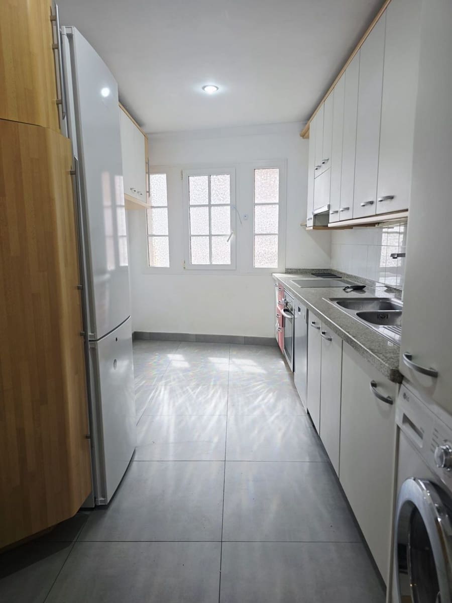 1 soverom Leilighet til salgs i Las Palmas de Gran Canaria med garasje - € 350 000 (Ref: 10077357)