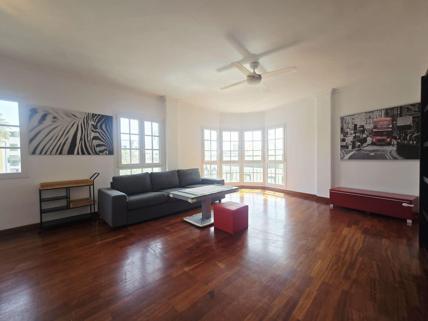 1 soverom Leilighet til salgs i Las Palmas de Gran Canaria med garasje - € 350 000 (Ref: 10077357)