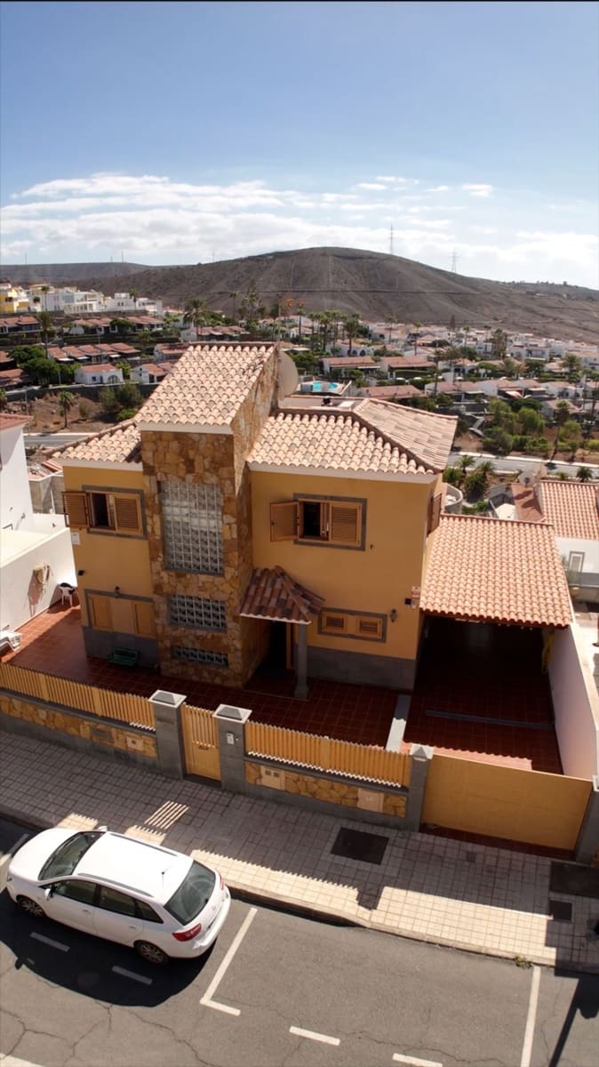 5 bedroom Villa for sale in Arguineguin with pool garage - € 1,100,000 (Ref: 10094070)
