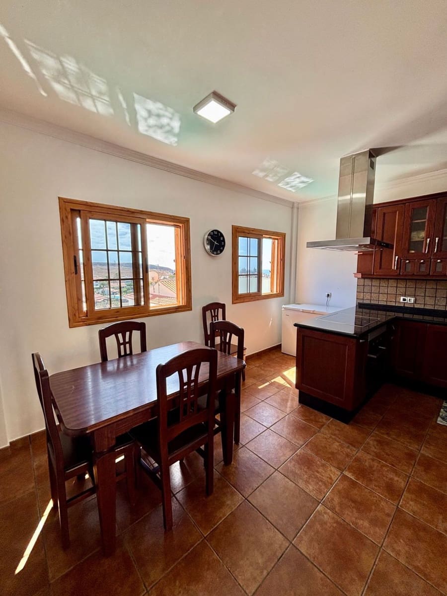 5 bedroom Villa for sale in Arguineguin with pool garage - € 1,100,000 (Ref: 10094070)