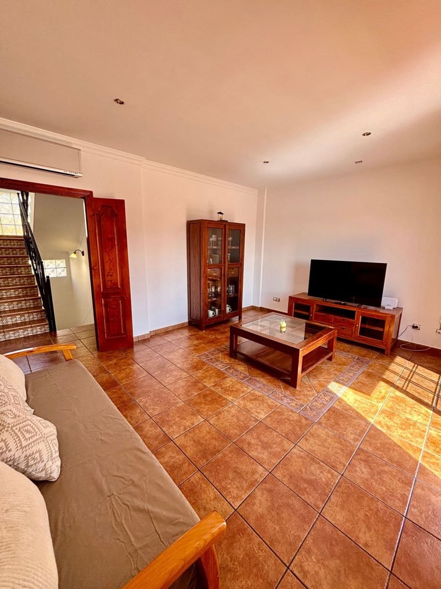 5 bedroom Villa for sale in Arguineguin with pool garage - € 1,100,000 (Ref: 10094070)