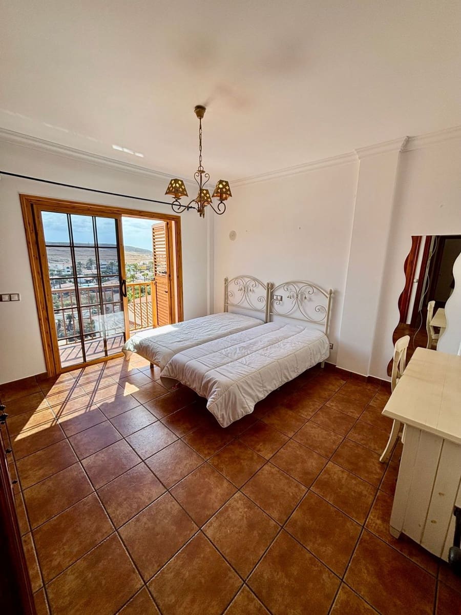 5 bedroom Villa for sale in Arguineguin with pool garage - € 1,100,000 (Ref: 10094070)