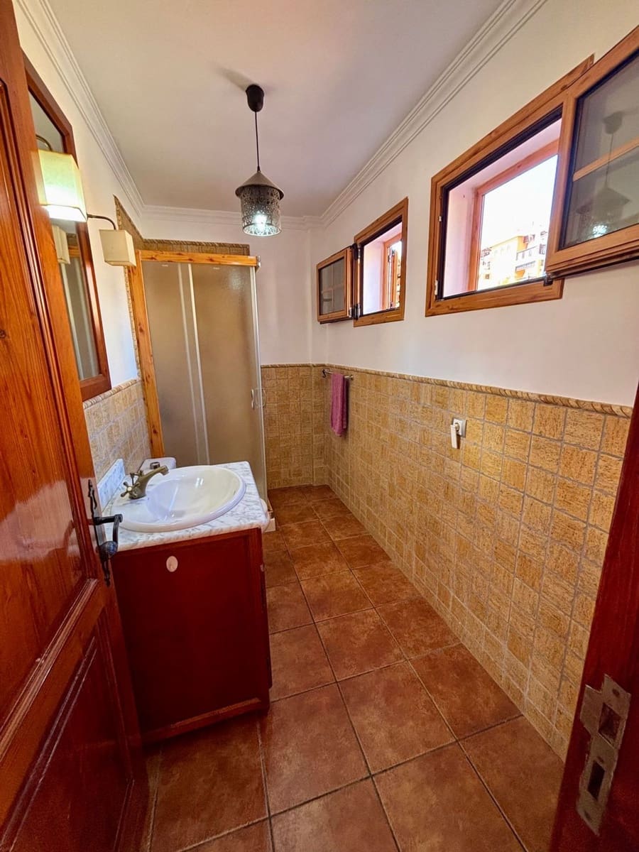 5 bedroom Villa for sale in Arguineguin with pool garage - € 1,100,000 (Ref: 10094070)