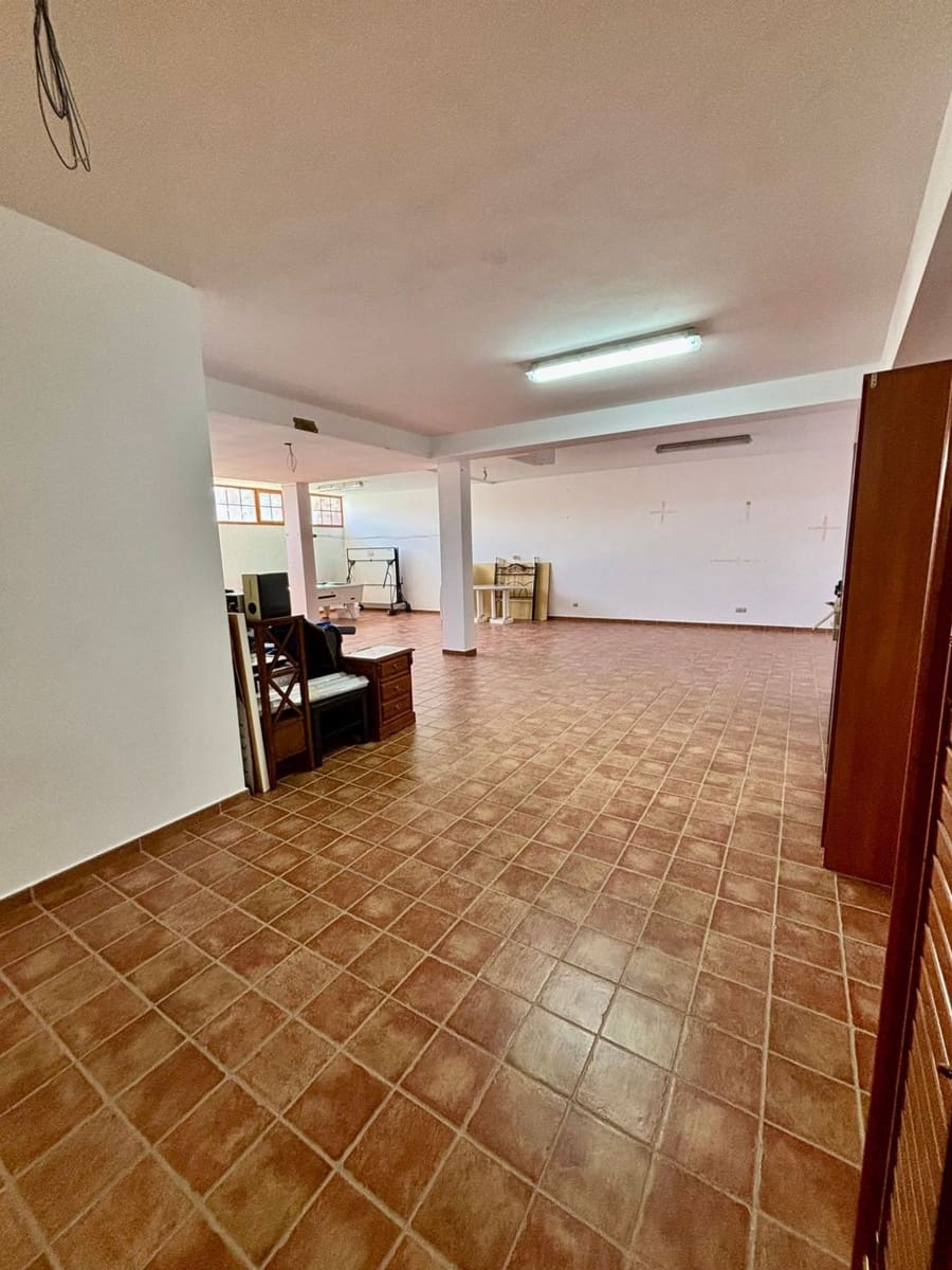 5 bedroom Villa for sale in Arguineguin with pool garage - € 1,100,000 (Ref: 10094070)