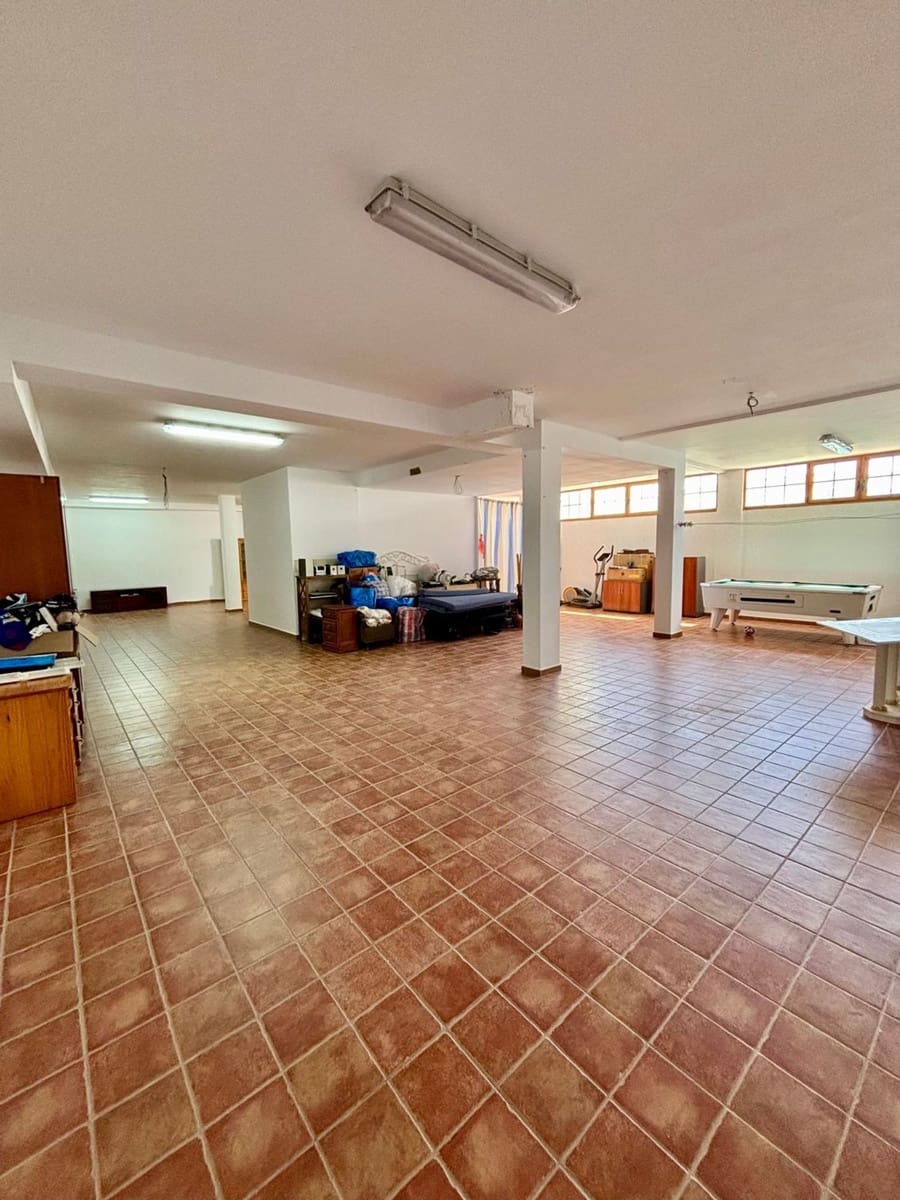 5 bedroom Villa for sale in Arguineguin with pool garage - € 1,100,000 (Ref: 10094070)