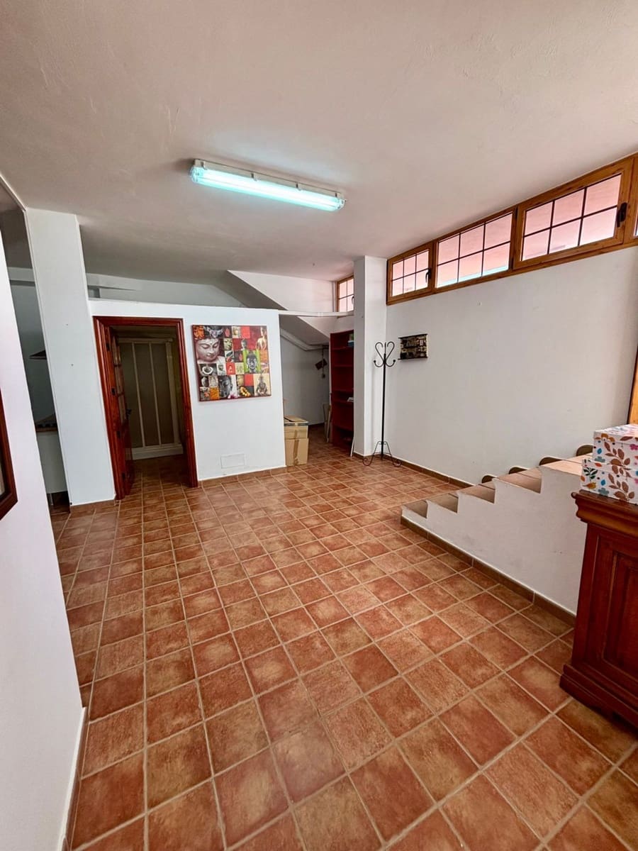 5 bedroom Villa for sale in Arguineguin with pool garage - € 1,100,000 (Ref: 10094070)