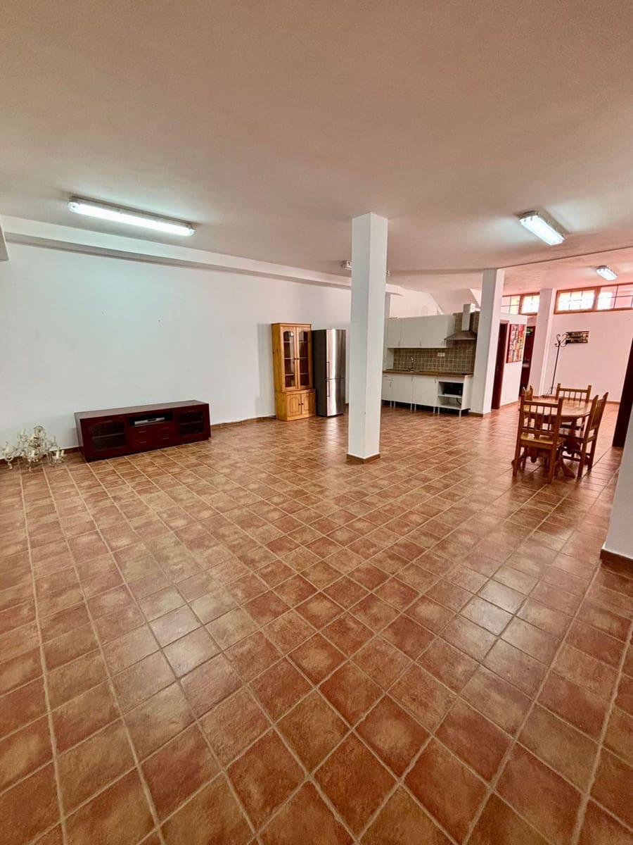 5 bedroom Villa for sale in Arguineguin with pool garage - € 1,100,000 (Ref: 10094070)