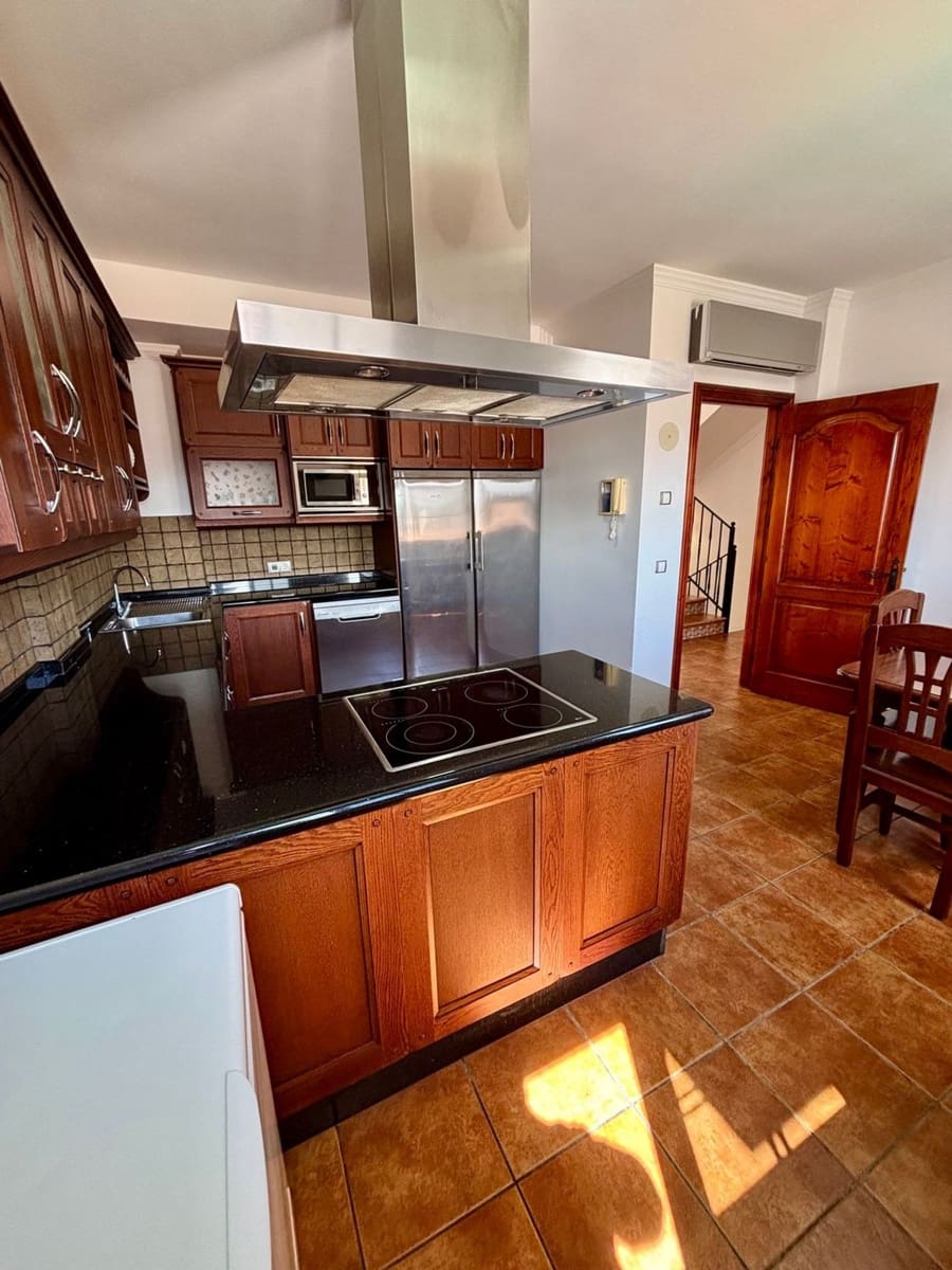 5 bedroom Villa for sale in Arguineguin with pool garage - € 1,100,000 (Ref: 10094070)